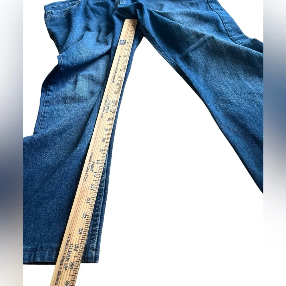Nautica Men's size 36 x 30 Relaxed Fit Denim Jeans